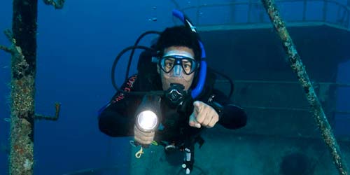 What to Look for When Buying Scuba Diving Lights – Top Rated Scuba Diving  Lights