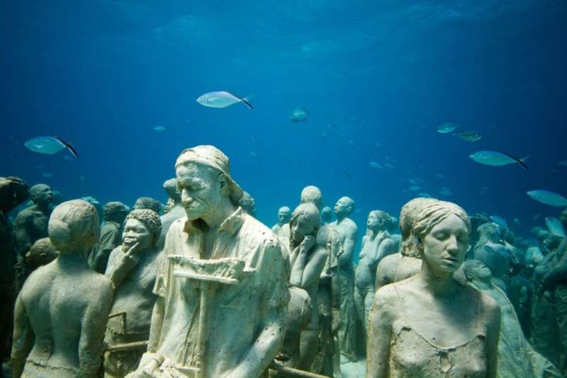 People_underwater_Jason deCaires Taylor sculpture