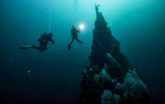 Two divers on the PADI Deep Diver specialty course