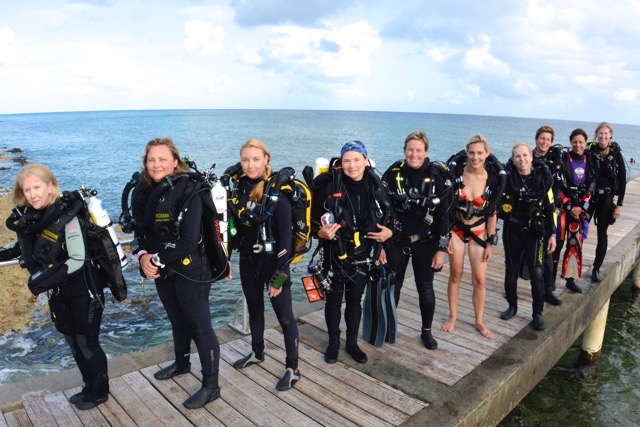 women-scuba-divers-jay-easterbrook