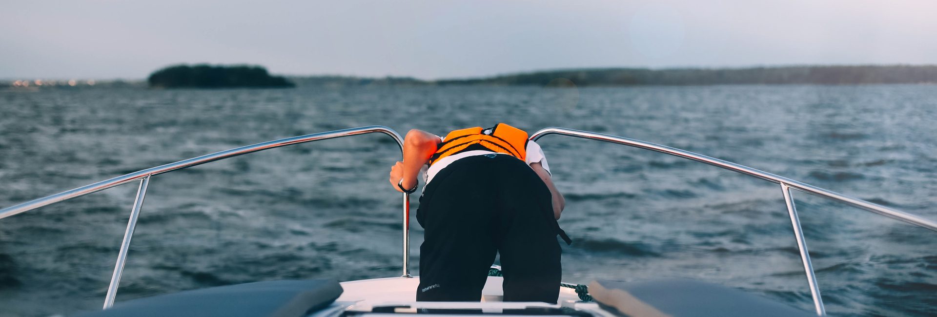 Simple Tips for Preventing Seasickness (Divers Alert Network)