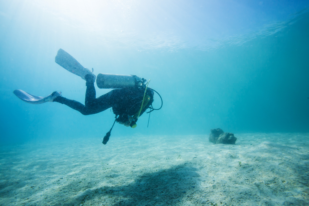 diver-underwater-ocean-floor
