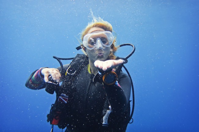 underwater kiss from thailand