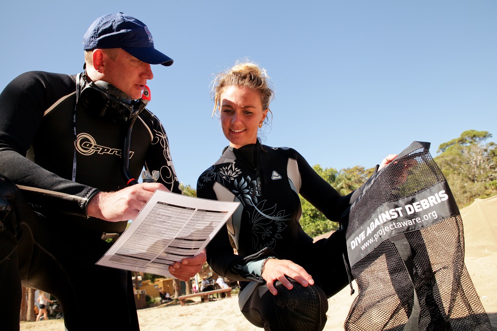 Scuba divers - report debris