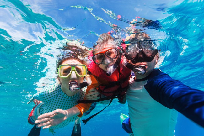 A family snorkels together