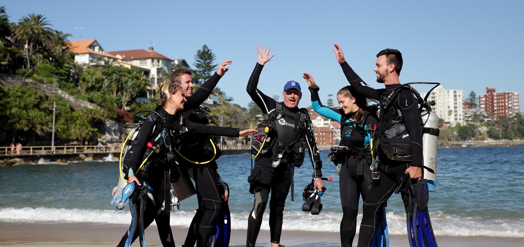 PADI-Instructor-teaching