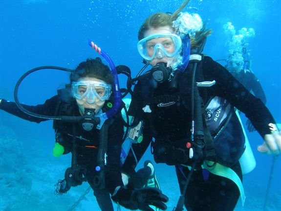 Sisters-scuba-diving