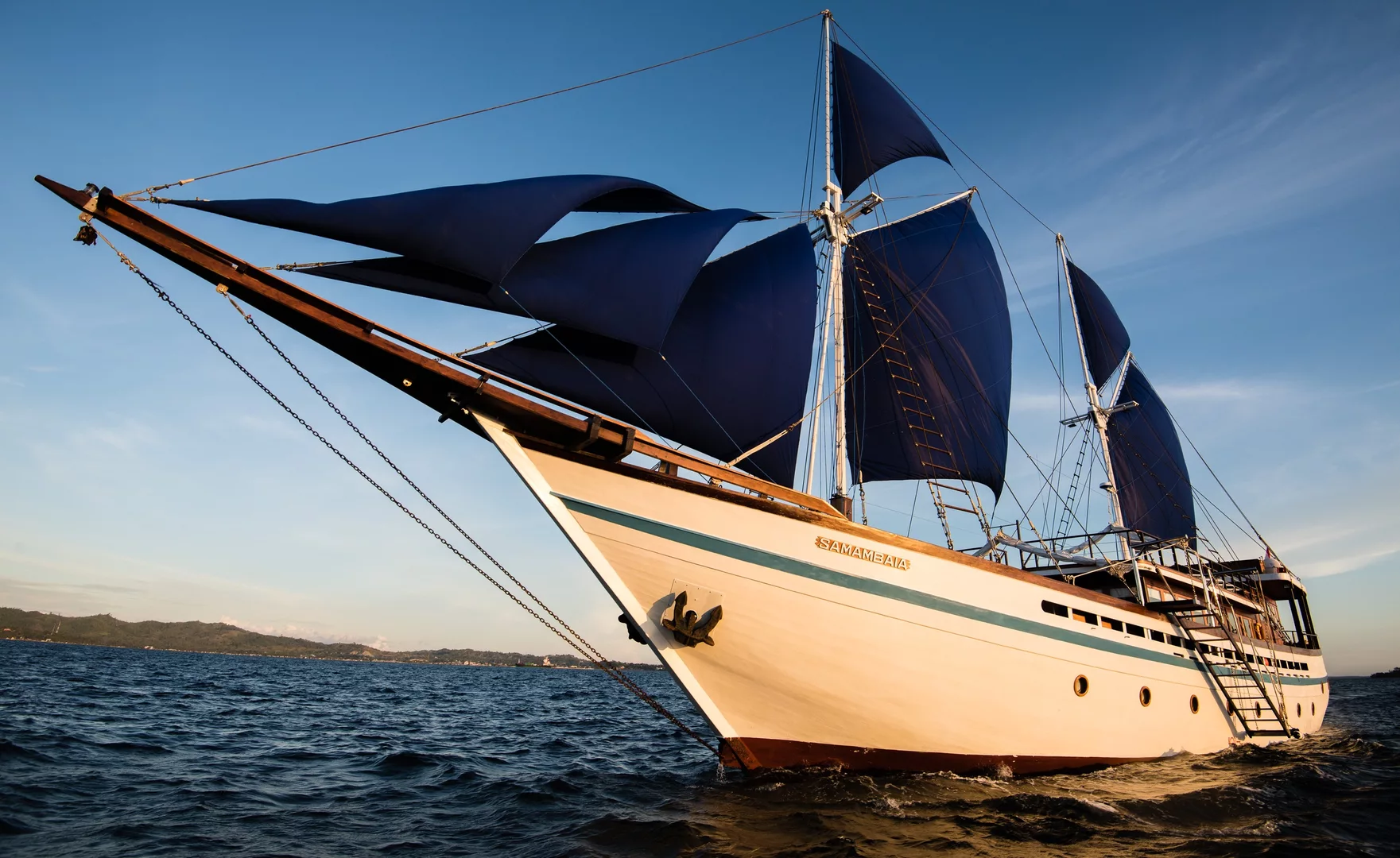 Samambaia liveaboard on the water in Indonesia