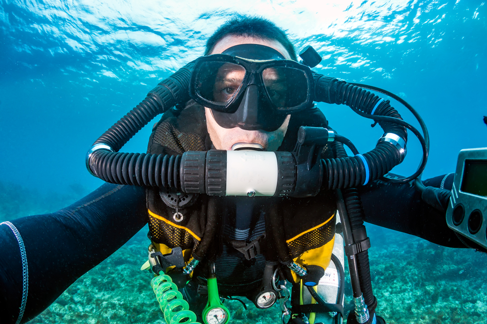 A diver using a rebreather while diving in the ocean, a skill that can be learned by taking technical diving certifications