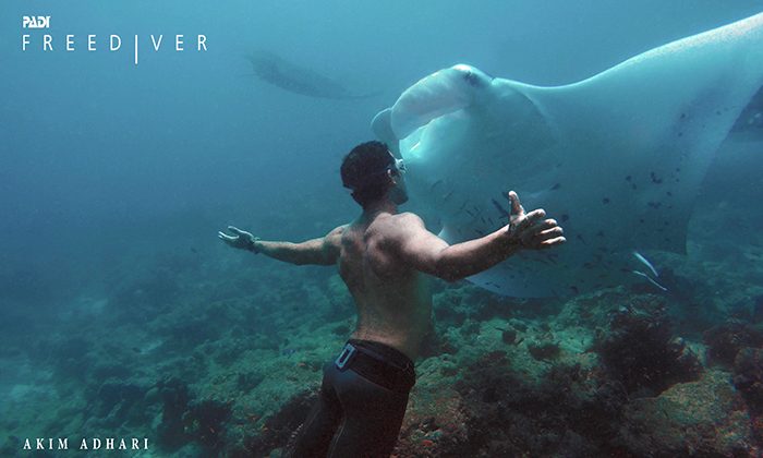 freediving_with_manta