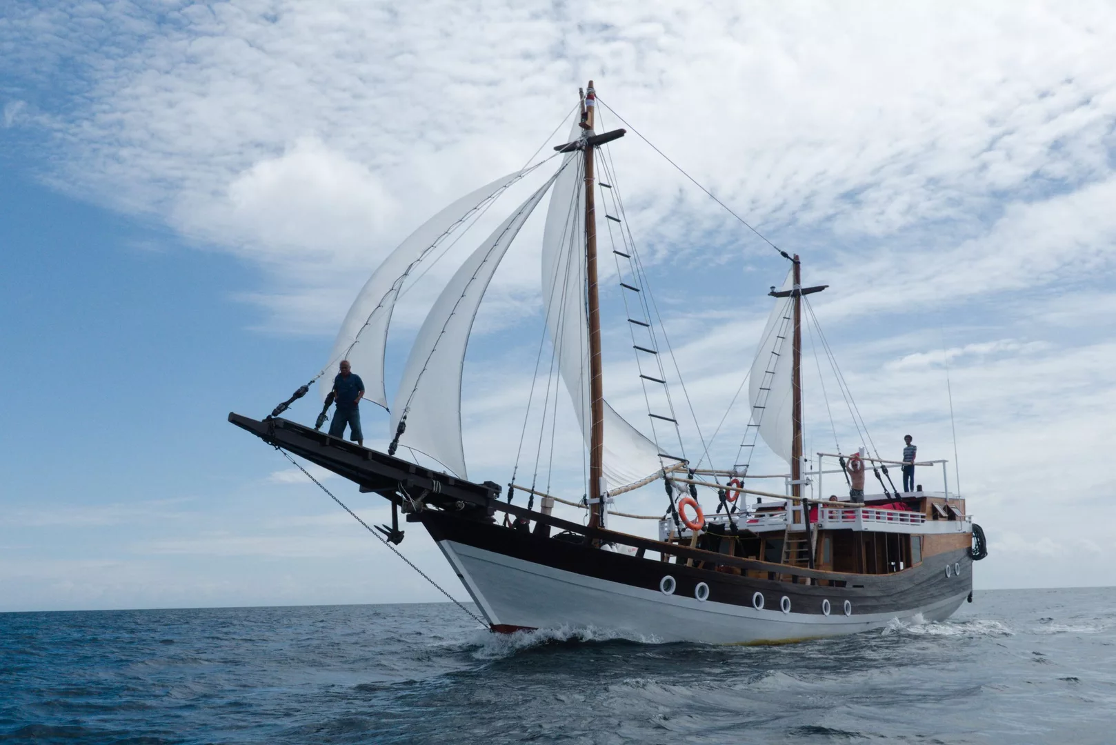 Akomo Isseki liveaboard vessel