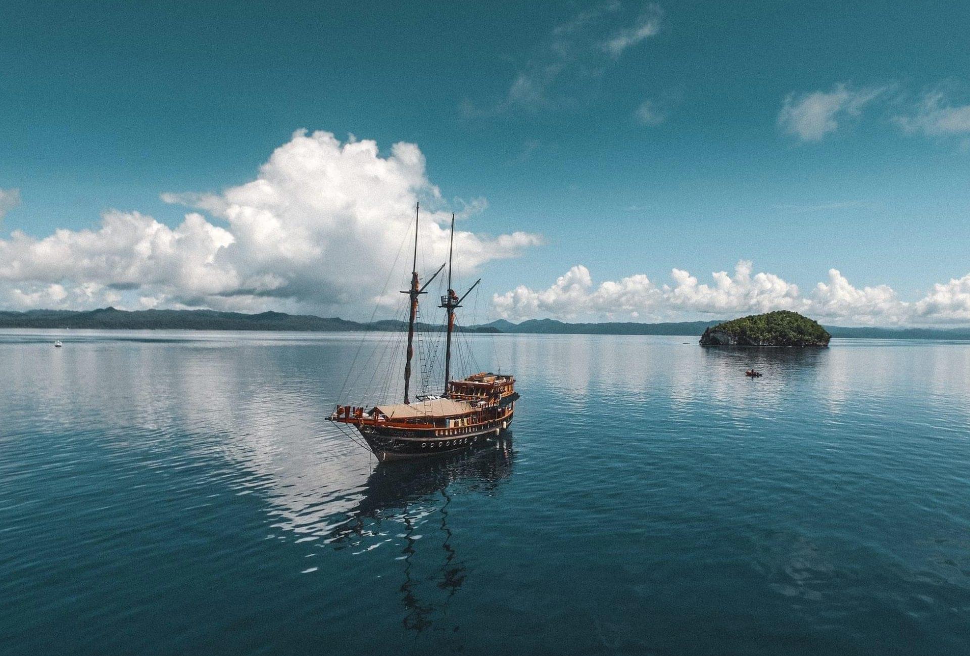 calico jack - one of the best liveaboards in raja ampat