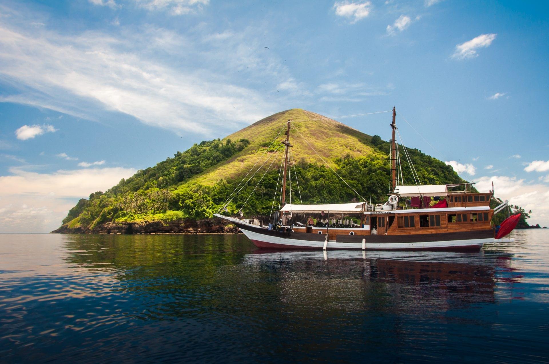 kira kira - one of the best liveaboards in raja ampat indonesia