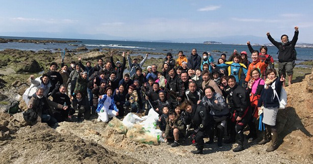 w-clean-up-group-photo