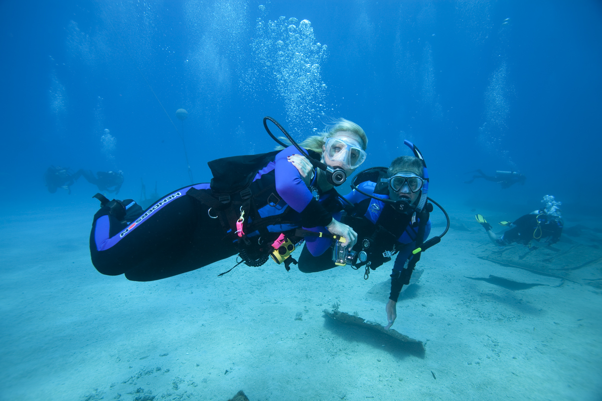 Scuba diving for leisure UW