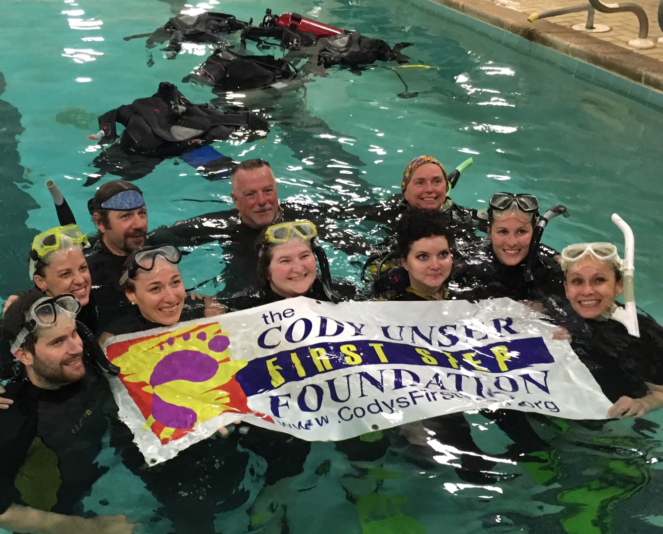 Adaptive divers train in a pool