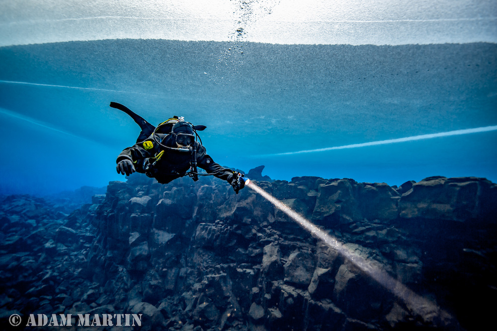 diving Davíðsgjá in iceland 