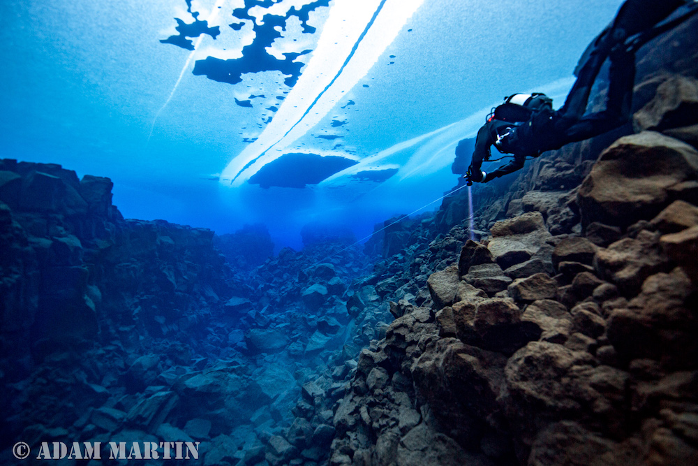 diving Davíðsgjá in iceland 