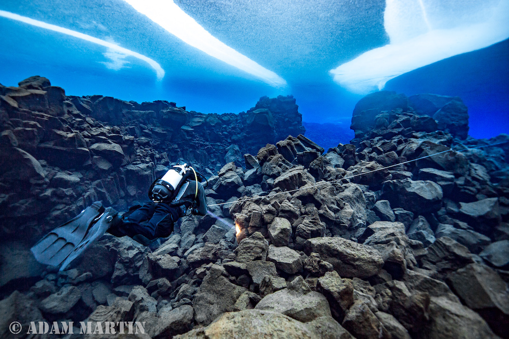 diving Davíðsgjá in iceland 