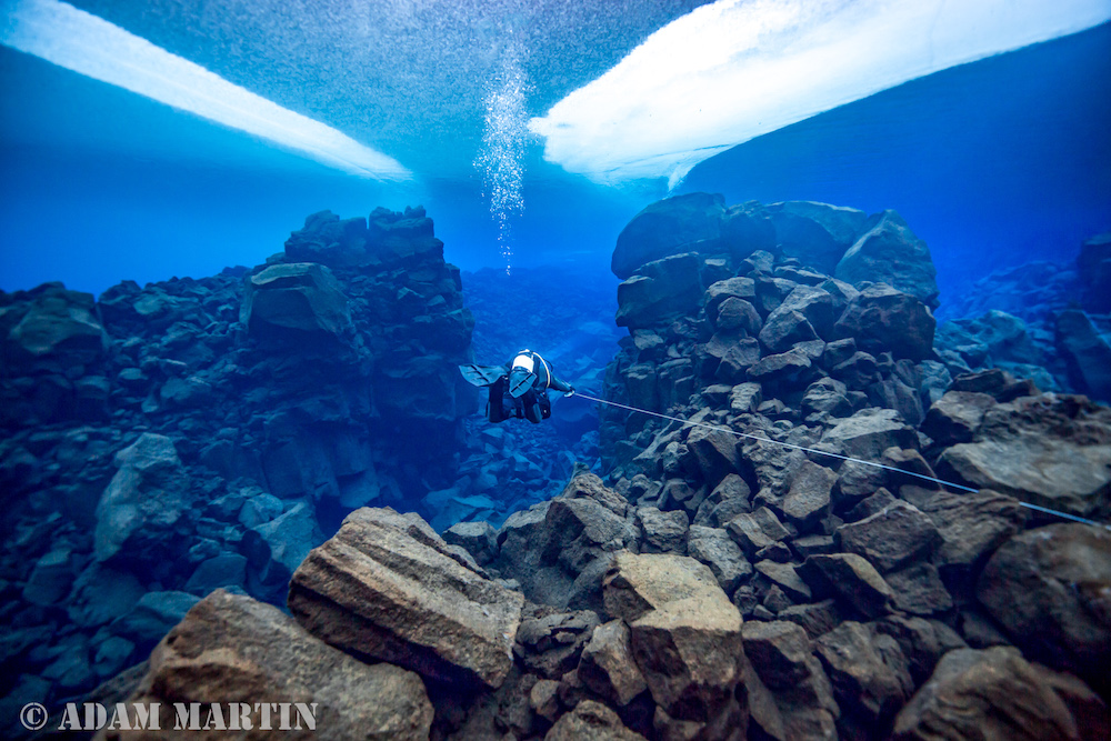 diving Davíðsgjá in iceland 