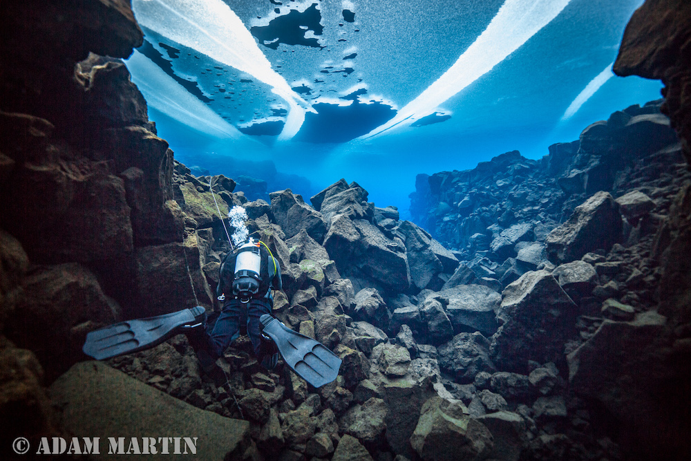 diving Davíðsgjá in iceland 