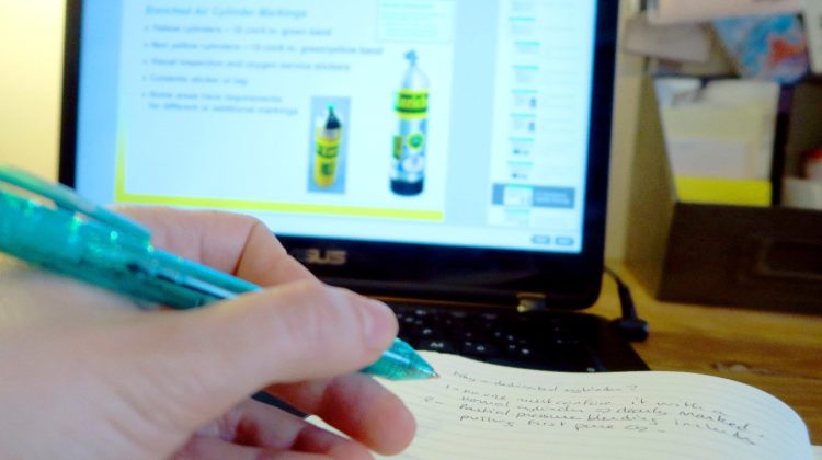 Nitrox eLearning Online is a liftable scuba course