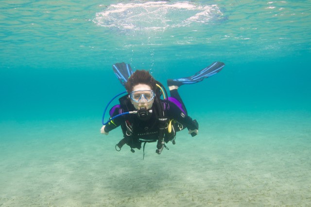 Dive Blogger underwater