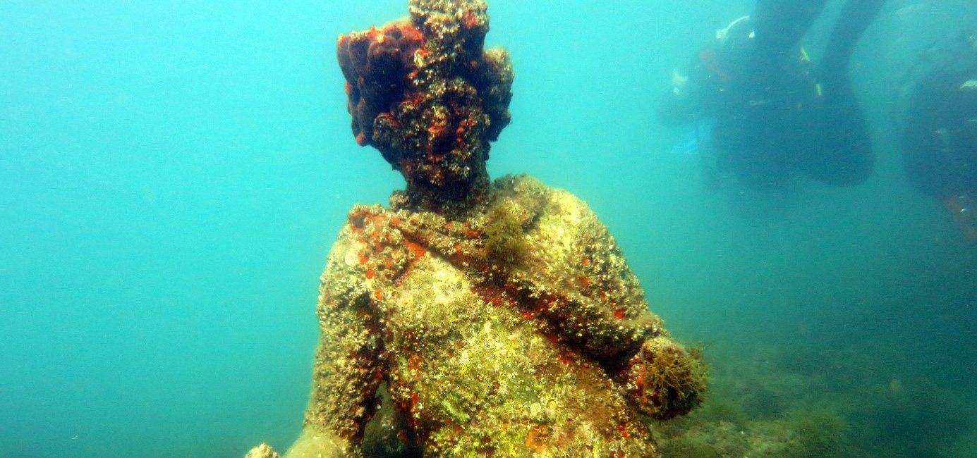 Explorar el parque arqueológico submarino de Baia (Italia)