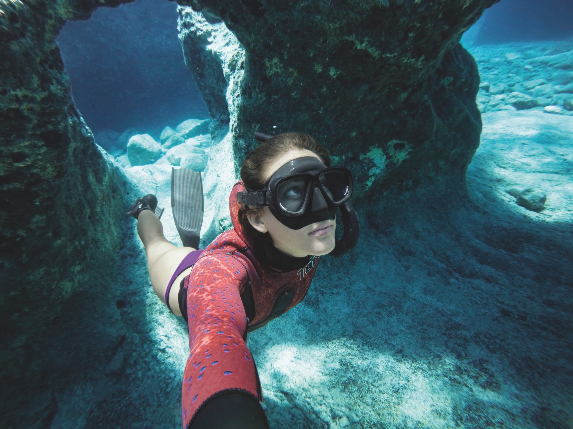 Why would you dive with stuff on your hands, not being able to live the  underwater experience to its fullest?. #Gopro #Underwater #GoproMask  #Scubadiving #spear…