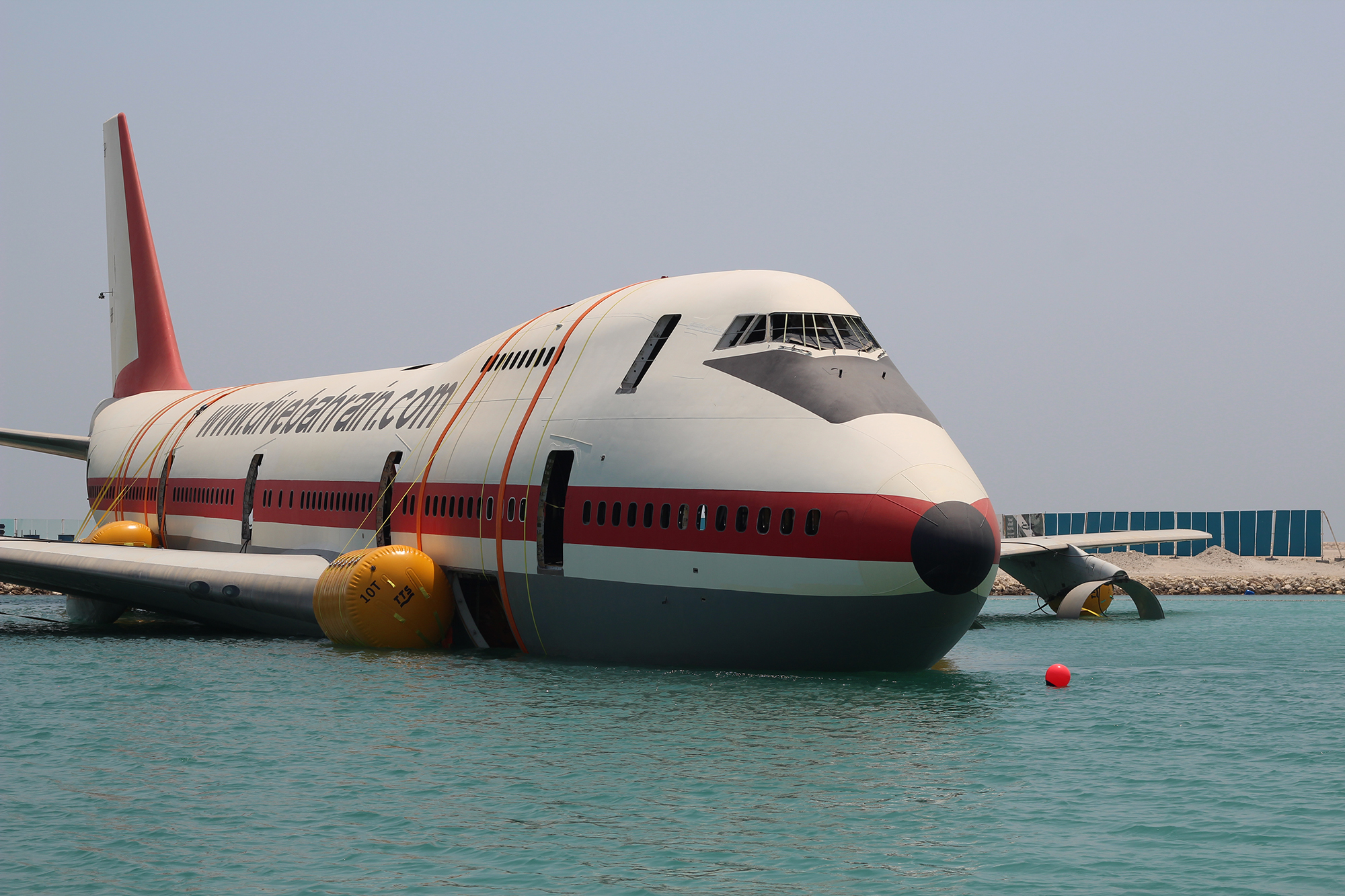 Boeing 747 floating