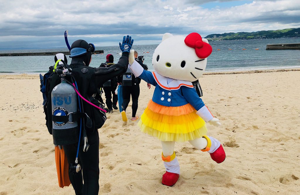 ハローキティの「世界海の日 SDGs応援イベント」が神戸・舞子浜で開催されました！