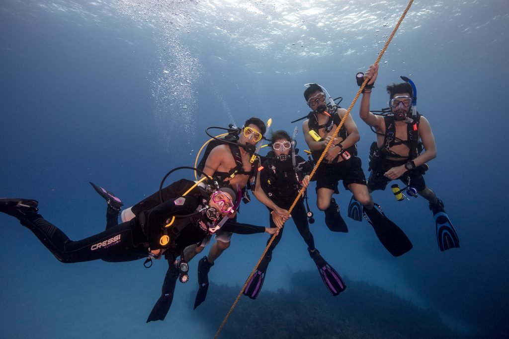 Divers do what matters - Divers on a dive line