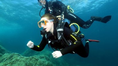 Help your friends to dive!