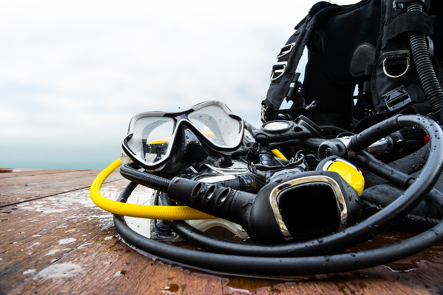 Gear requirements for diving vs snorkelling
