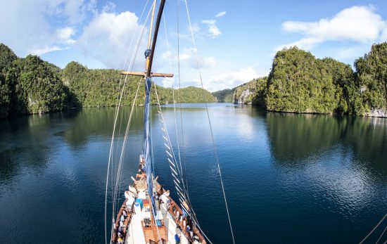 The 9 Best Liveaboard Destinations For Beginners