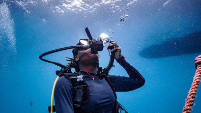 Master Scuba Diver descending for a dive