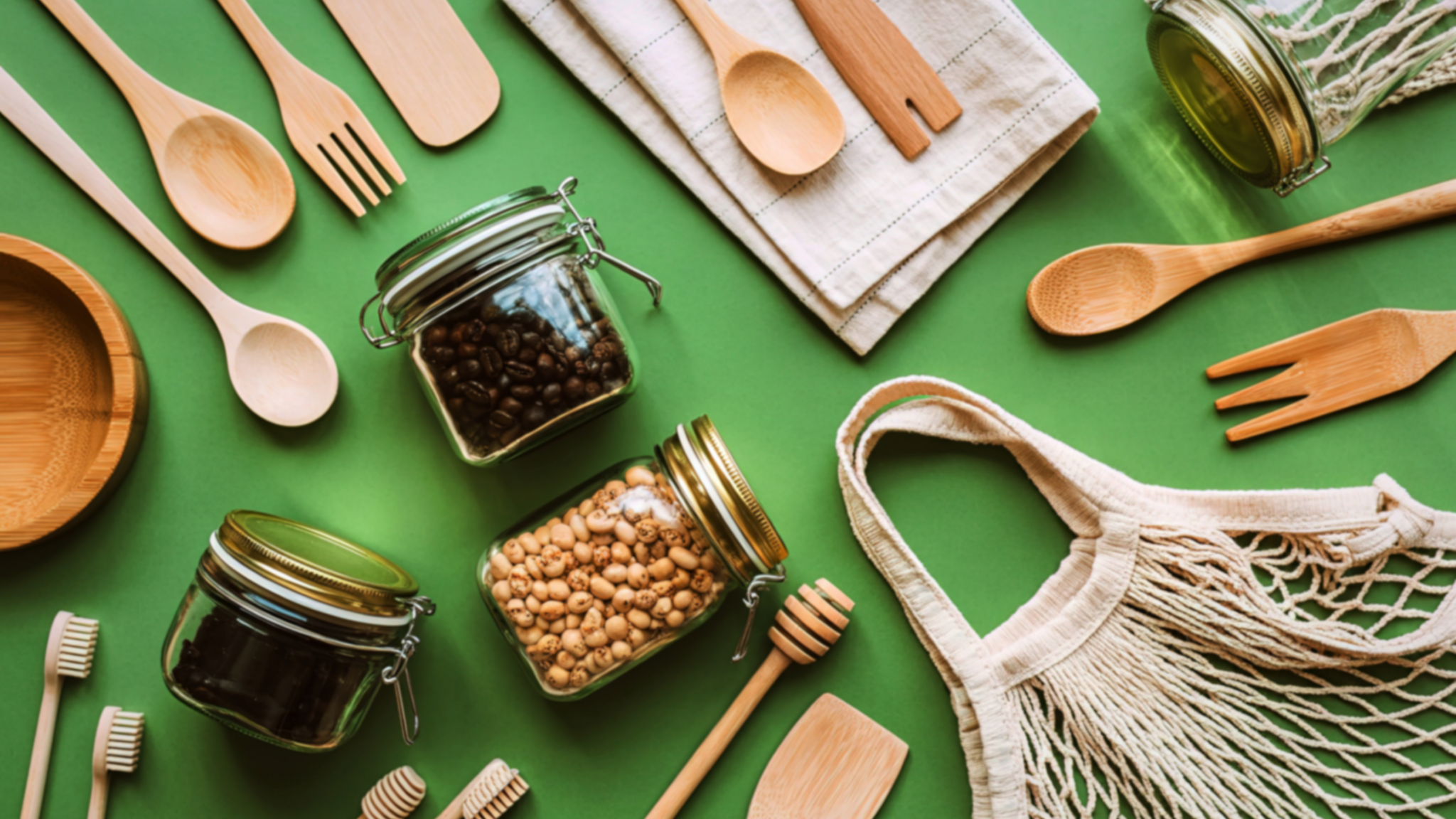 재사용 가능한 쇼핑백, 주방용품 및 건조용품의 플랫플레이 이미지