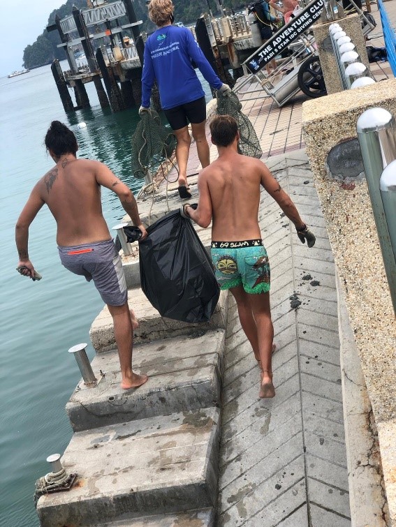 Phi Phi Islands - Clean up - PADI dive shops