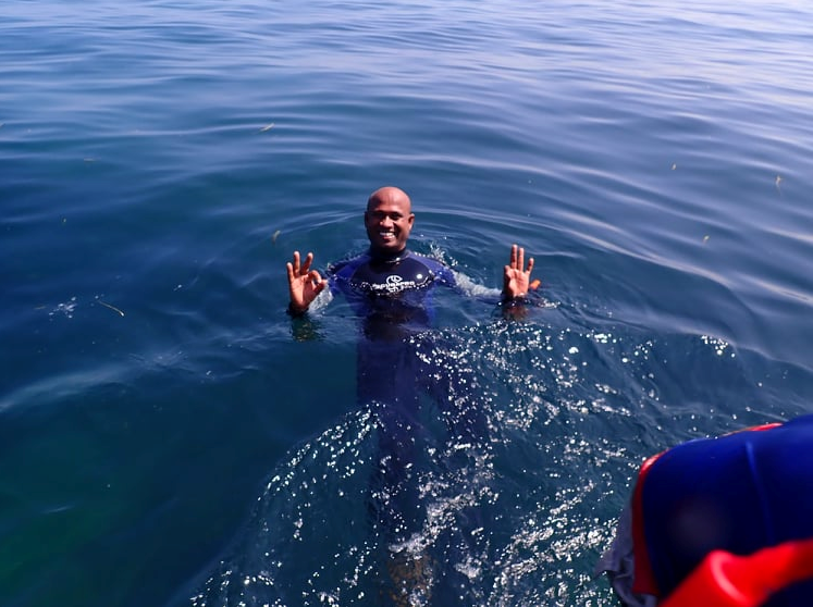 Sri Lanka - Topside - Scuba Diver