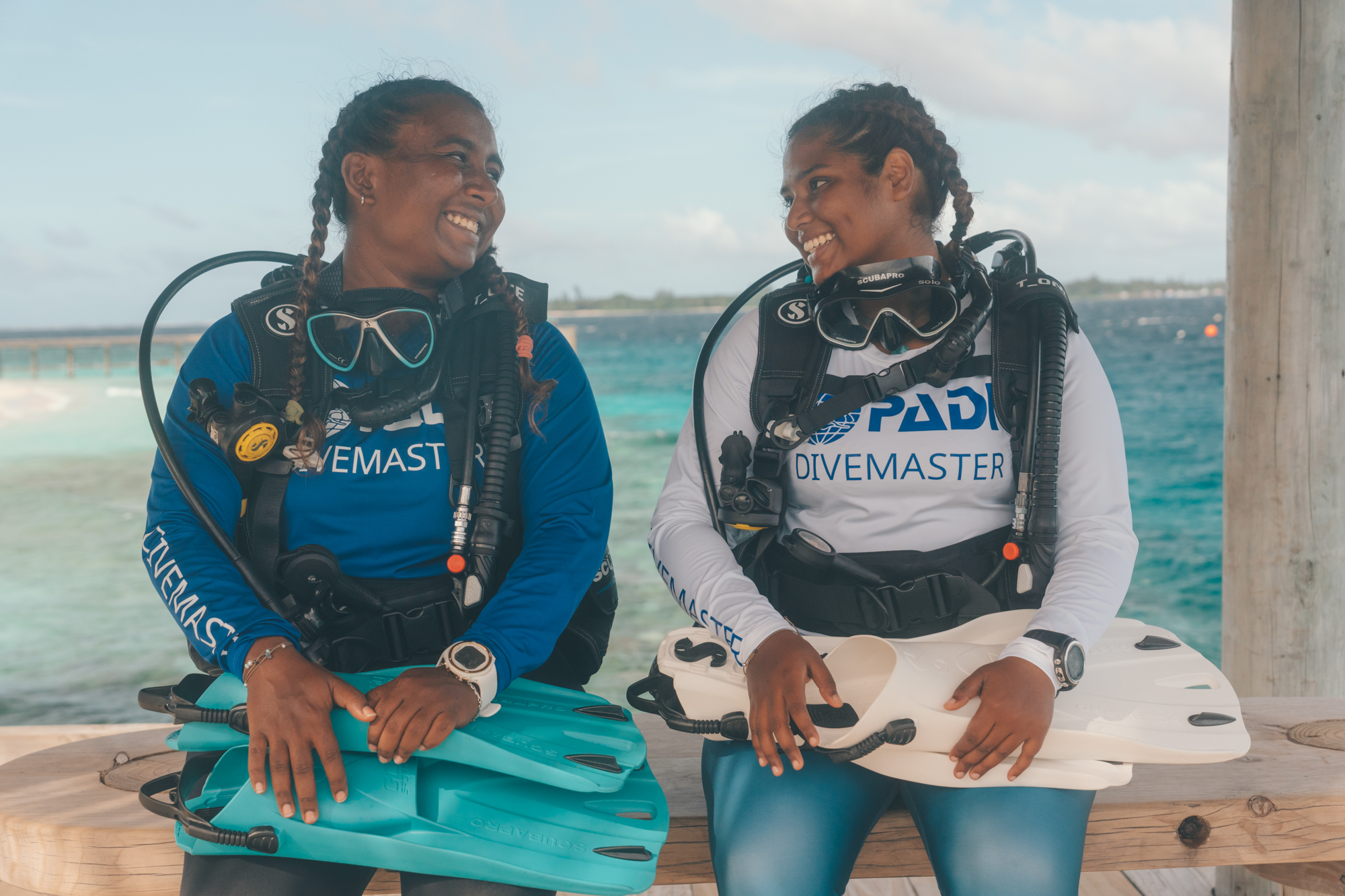 Two divers that are friends, getting ready for a dive