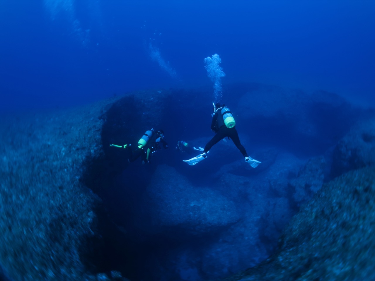 Two divers with deep diver certification
