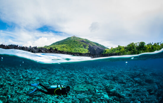 banda-indonesia-underwater-diver