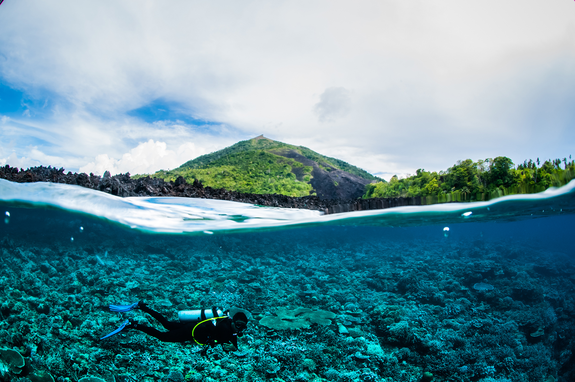 banda-indonesia-underwater-diver