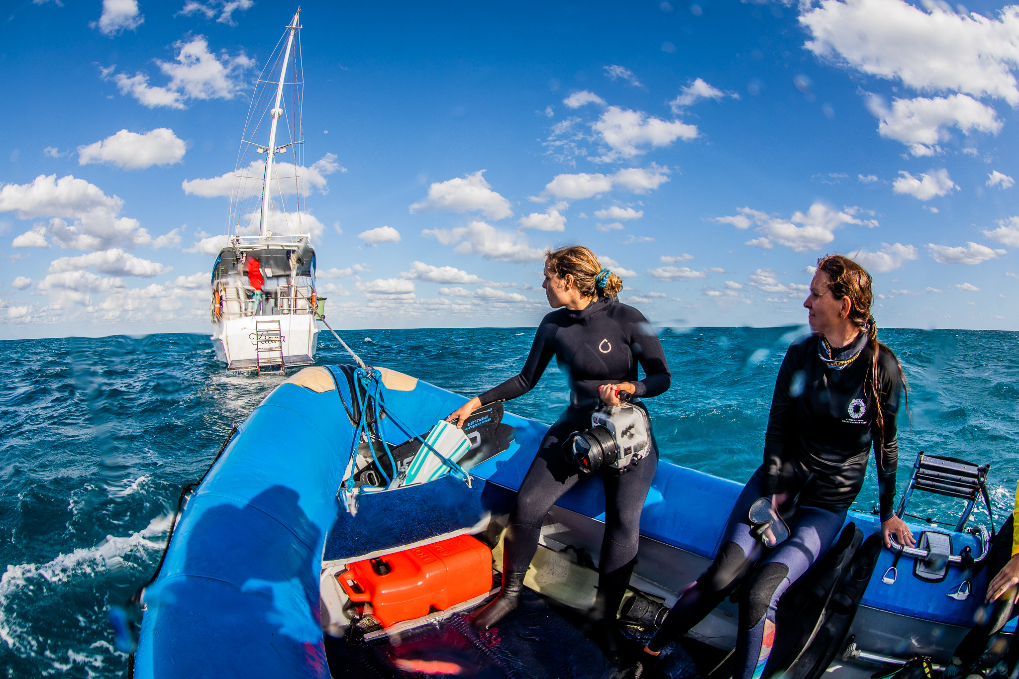 Taucher auf einem Boot Schlauchboot Dingy