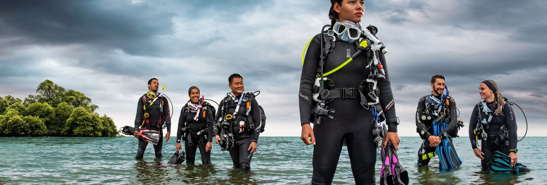Todo lo que necesitas saber para convertirte en un/a profesional del buceo