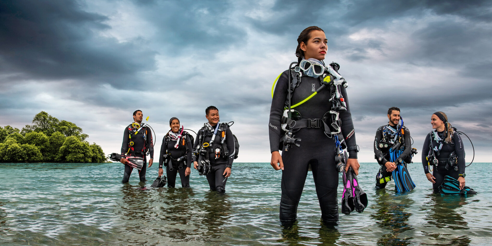 Divemaster - PADI Pro - Scuba Divers - Topside - Beach