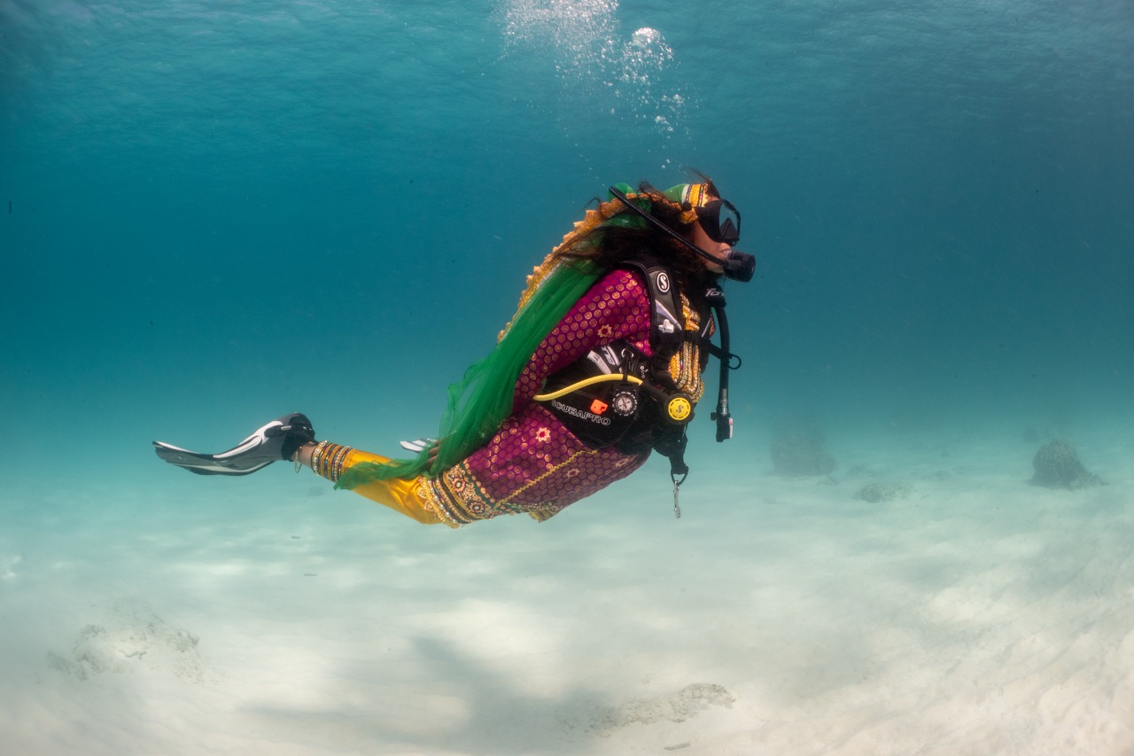 Diver in traditional Omani outfit