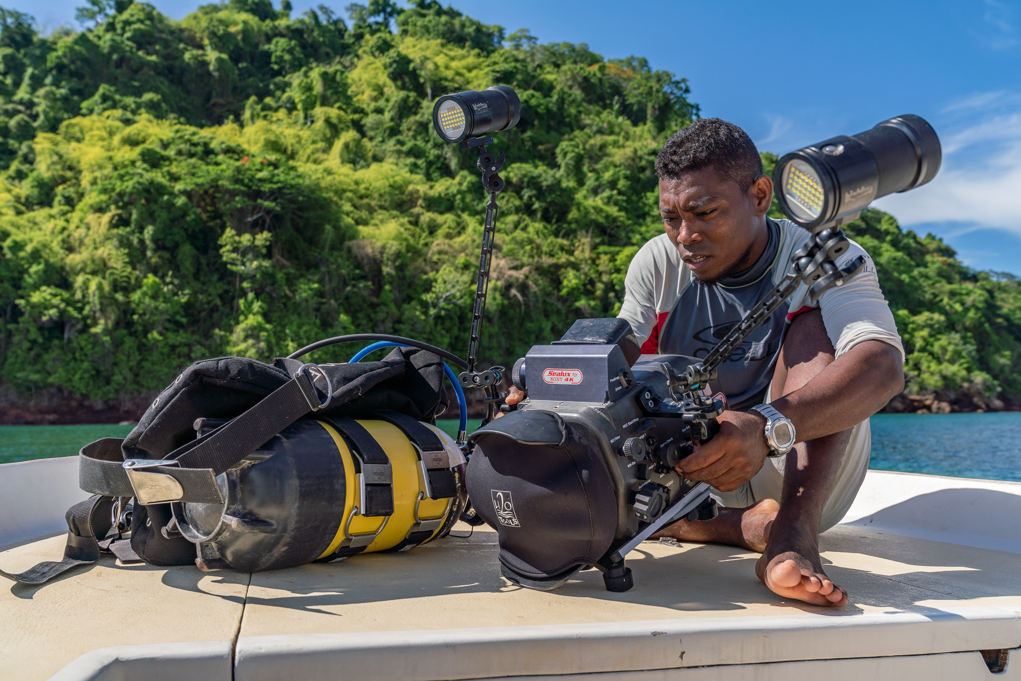 PADI torchbearer goff prepares his underwater camera