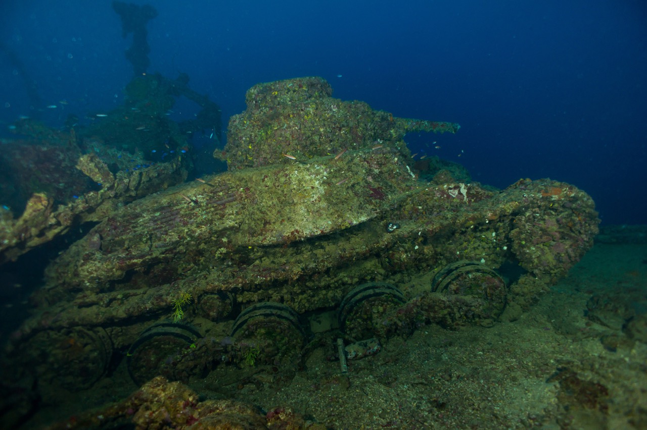 chuuk lagoon tank people who should learn to dive