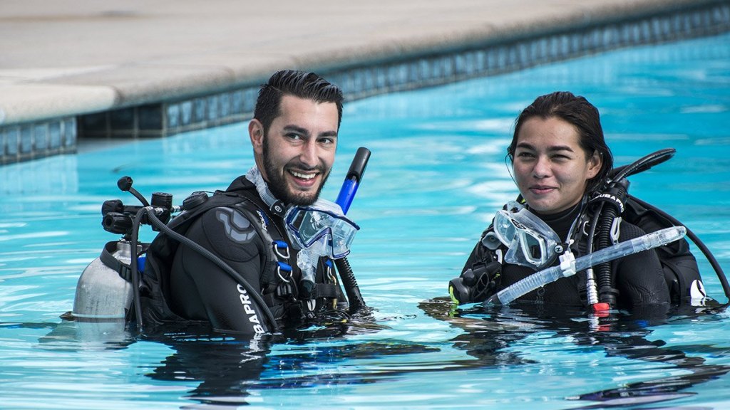 Two scuba divers in the water during an in-water session of the PADI ReActivate scuba refresher program